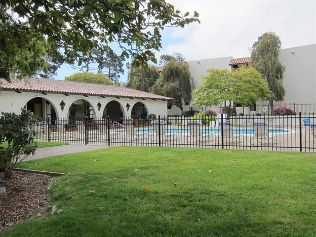 Detail Gallery Image 4 of 31 For 500 Glenwood Cir #125,  Monterey,  CA 93940 - 1 Beds | 1 Baths