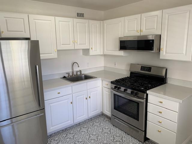 Detail Gallery Image 5 of 31 For 500 Glenwood Cir #125,  Monterey,  CA 93940 - 1 Beds | 1 Baths