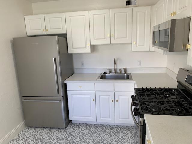 Detail Gallery Image 6 of 31 For 500 Glenwood Cir #125,  Monterey,  CA 93940 - 1 Beds | 1 Baths