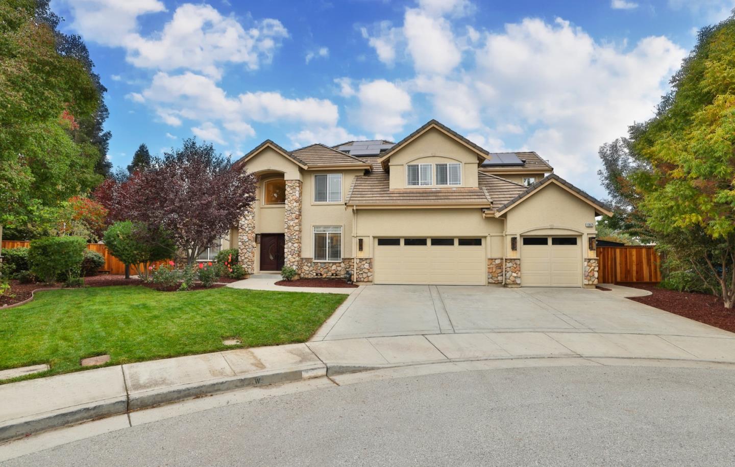 Detail Gallery Image 2 of 48 For 17017 Heatherwood Way, Morgan Hill,  CA 95037 - 4 Beds | 4 Baths