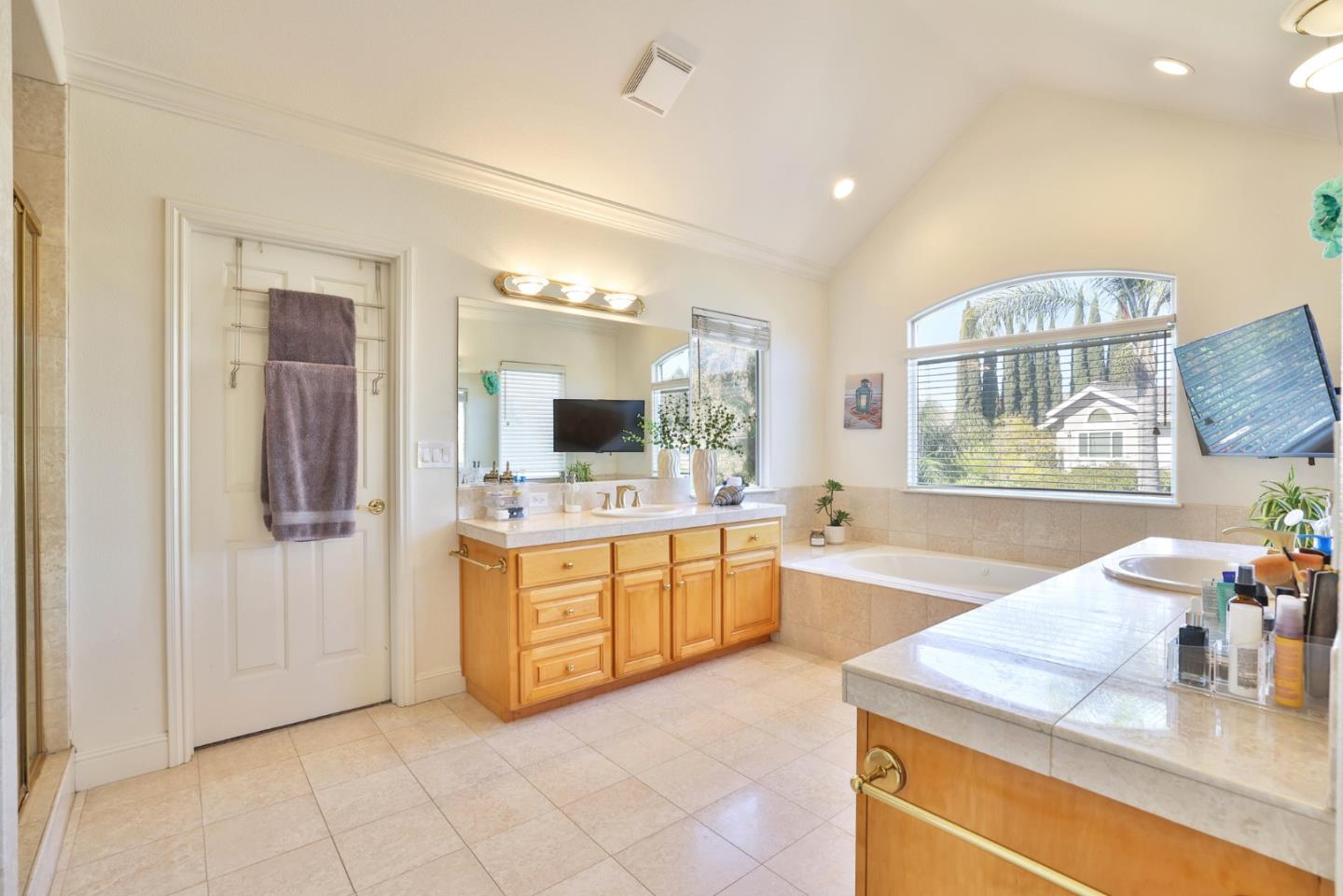 Detail Gallery Image 20 of 48 For 17017 Heatherwood Way, Morgan Hill,  CA 95037 - 4 Beds | 4 Baths