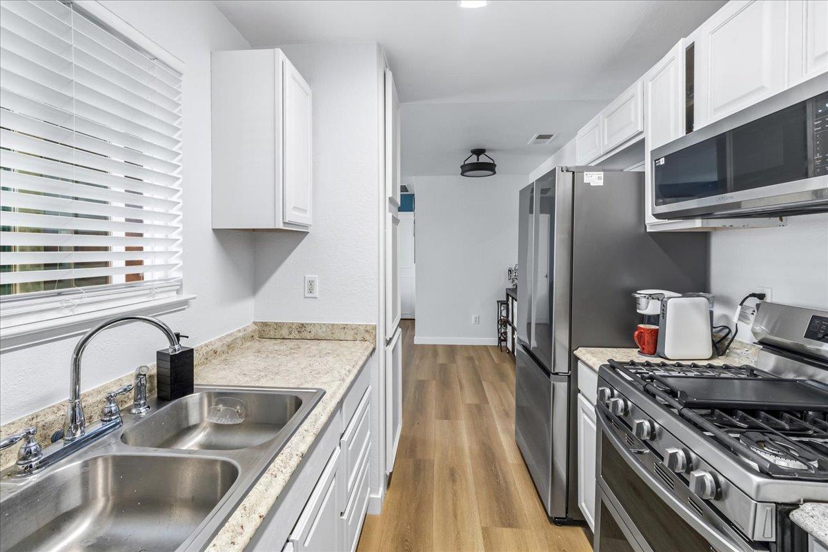 Detail Gallery Image 14 of 22 For 1867 Cherokee Dr #1,  Salinas,  CA 93906 - 1 Beds | 1 Baths