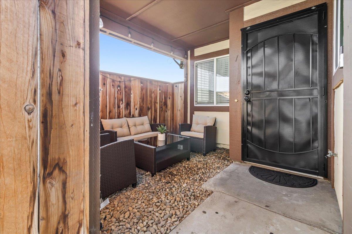 Detail Gallery Image 5 of 22 For 1867 Cherokee Dr #1,  Salinas,  CA 93906 - 1 Beds | 1 Baths