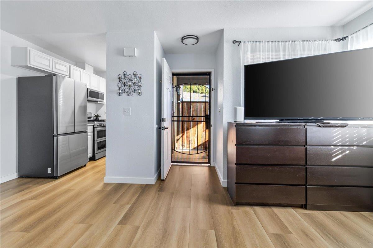 Detail Gallery Image 7 of 22 For 1867 Cherokee Dr #1,  Salinas,  CA 93906 - 1 Beds | 1 Baths