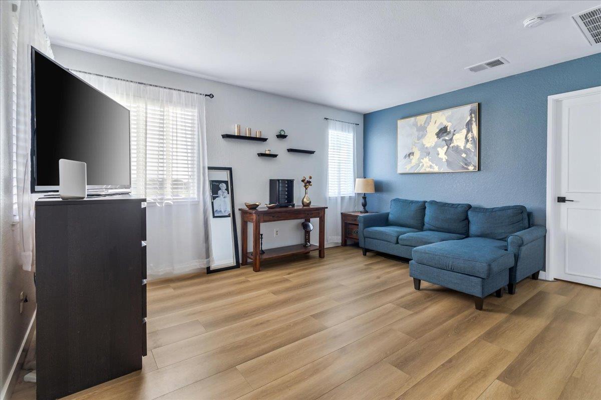 Detail Gallery Image 9 of 22 For 1867 Cherokee Dr #1,  Salinas,  CA 93906 - 1 Beds | 1 Baths