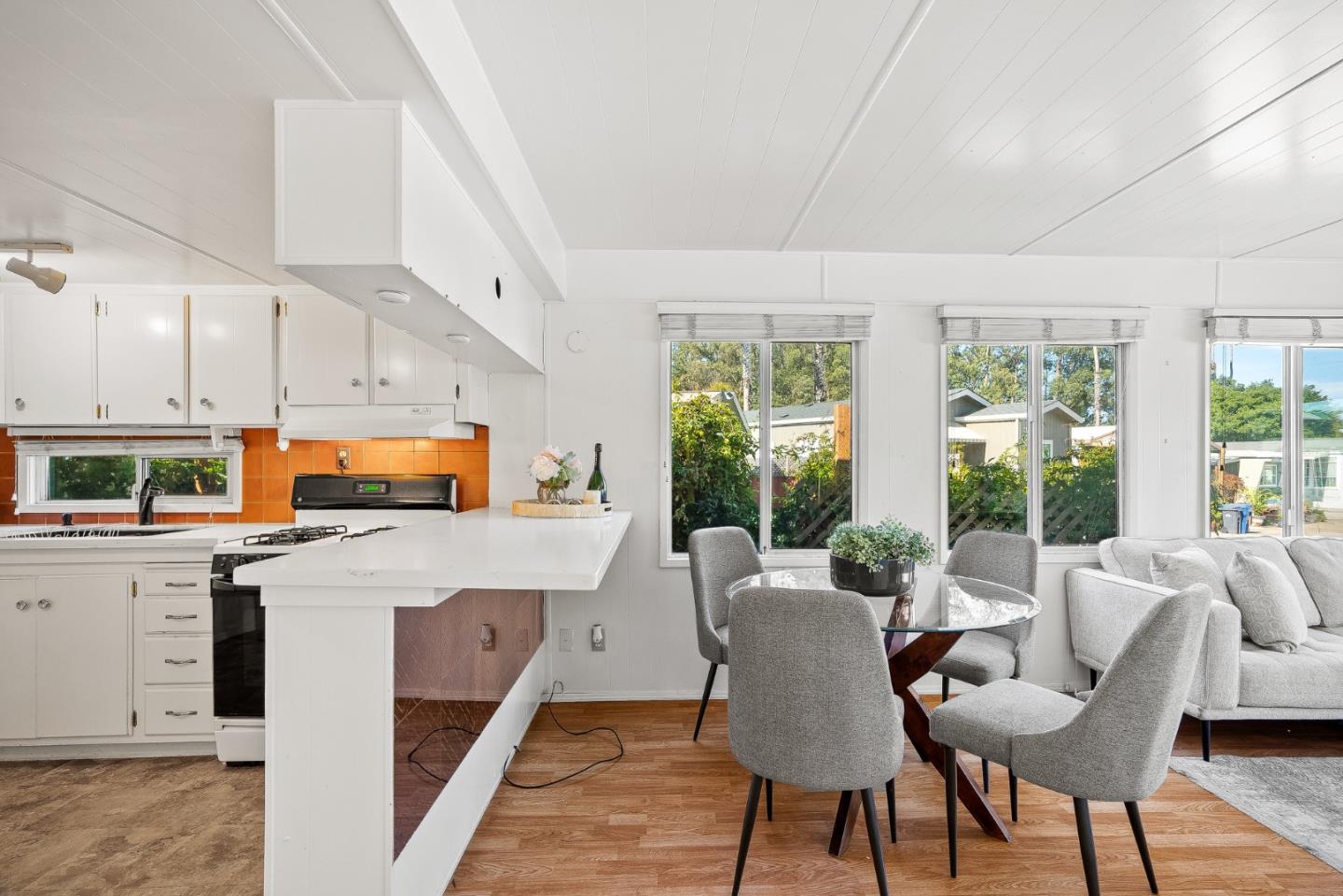 Detail Gallery Image 11 of 31 For 560 30th Ave #33,  Santa Cruz,  CA 95062 - 2 Beds | 1 Baths