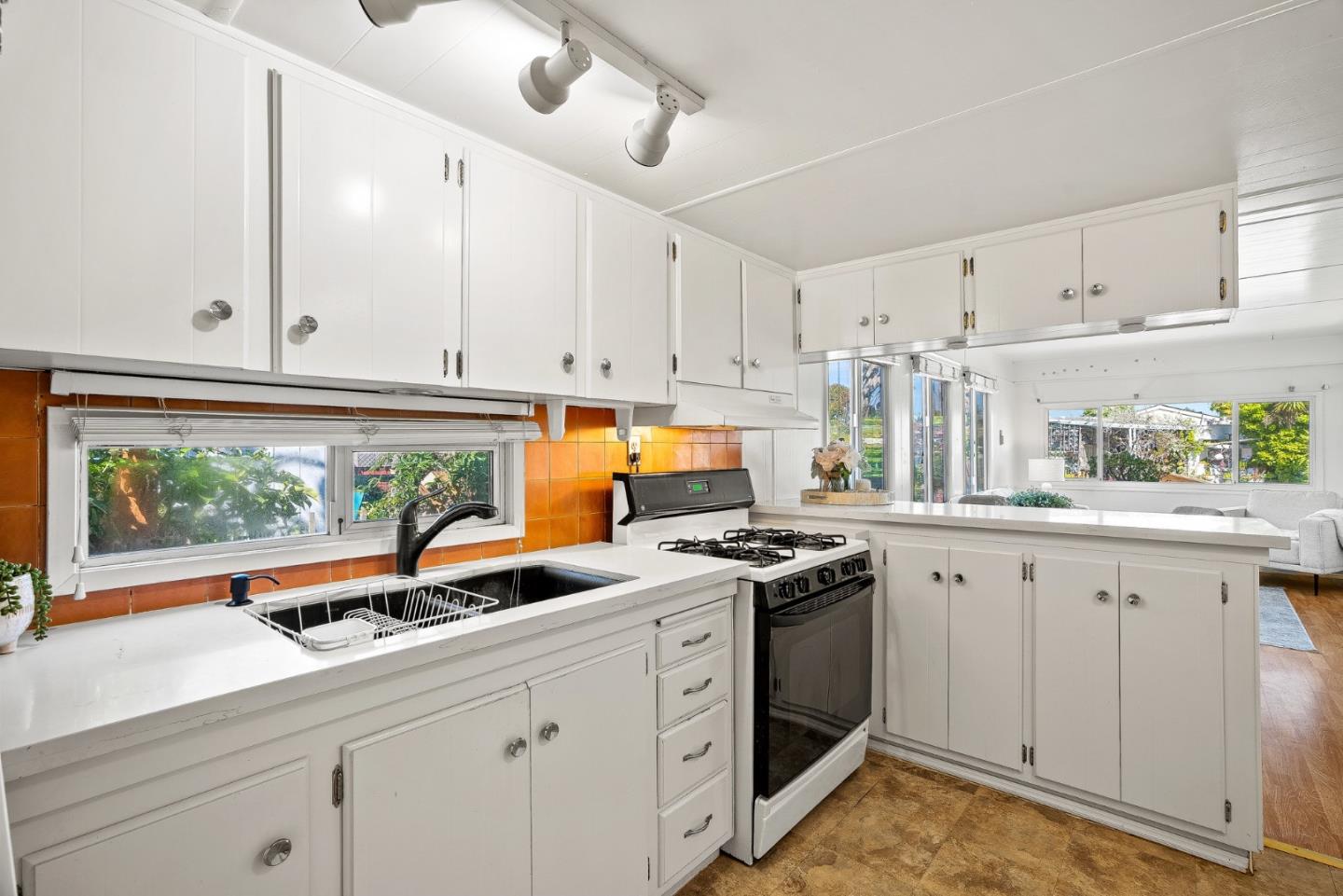 Detail Gallery Image 16 of 31 For 560 30th Ave #33,  Santa Cruz,  CA 95062 - 2 Beds | 1 Baths