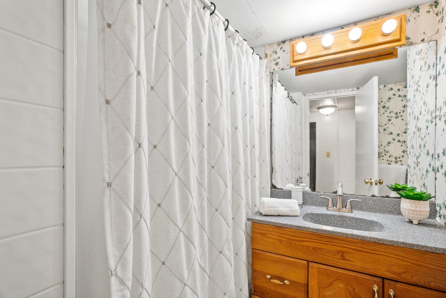 Detail Gallery Image 18 of 31 For 560 30th Ave #33,  Santa Cruz,  CA 95062 - 2 Beds | 1 Baths