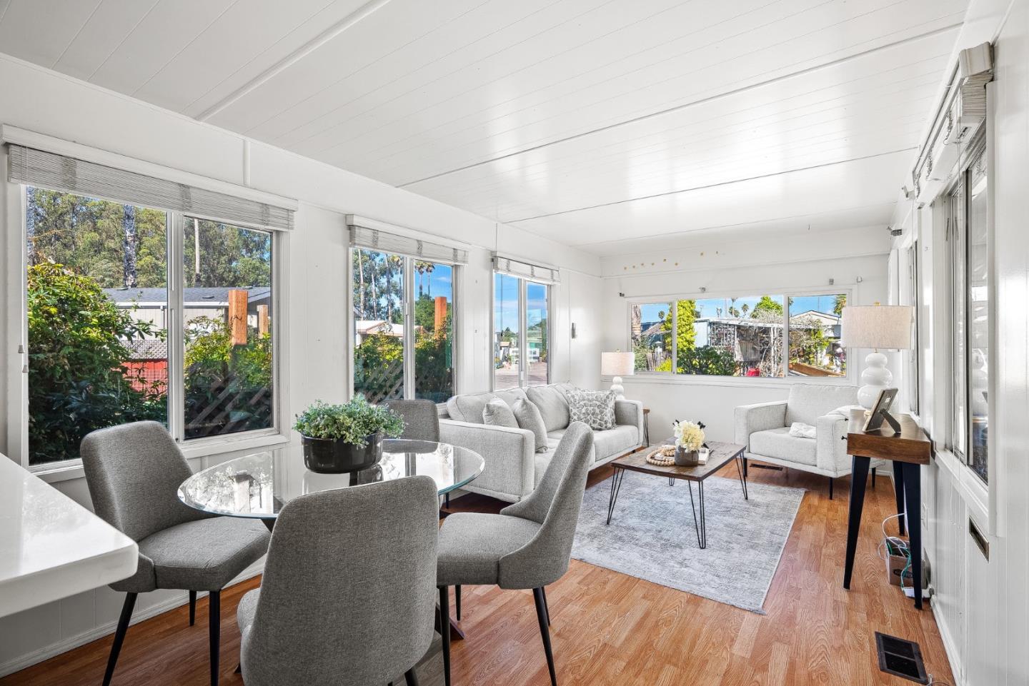 Detail Gallery Image 3 of 31 For 560 30th Ave #33,  Santa Cruz,  CA 95062 - 2 Beds | 1 Baths