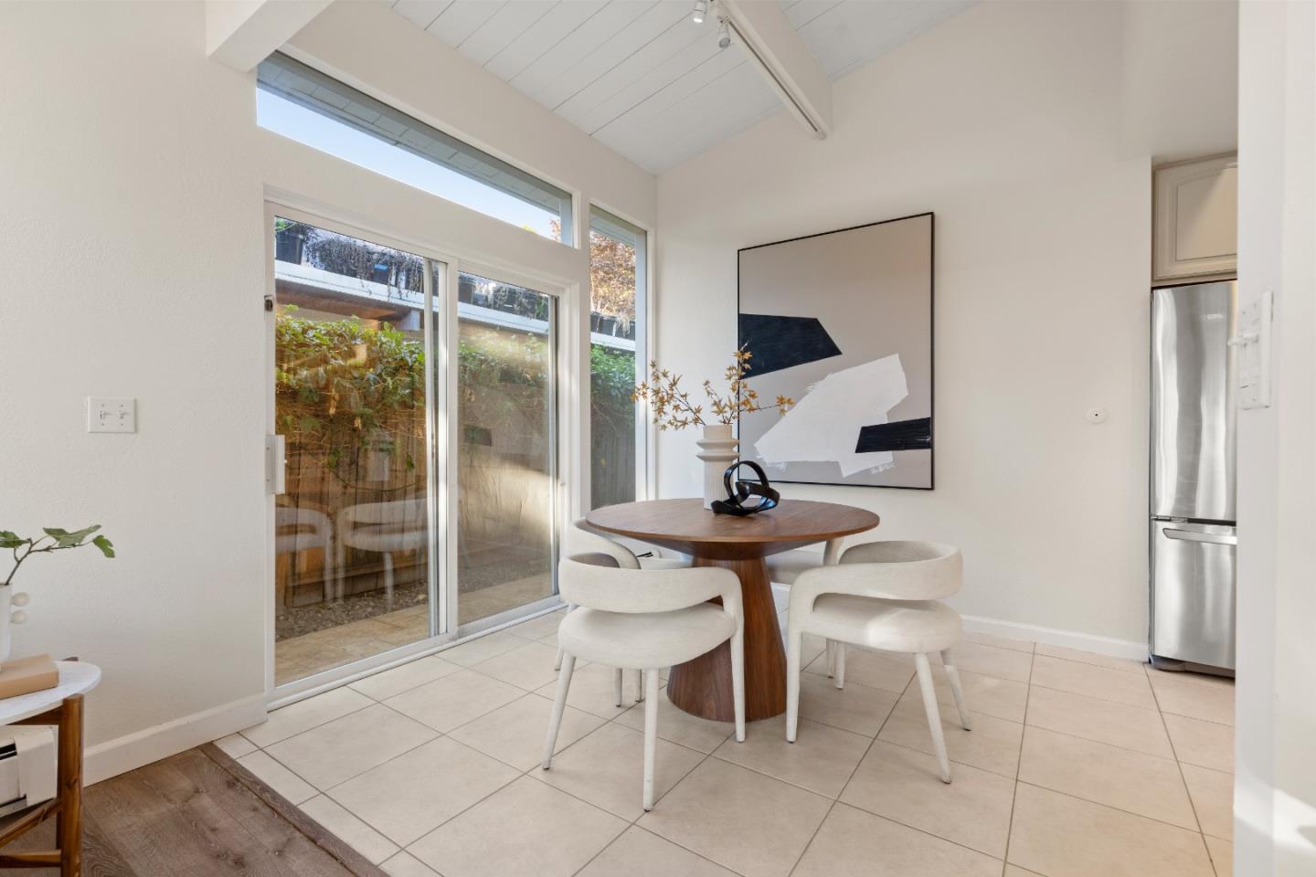 Detail Gallery Image 14 of 60 For 1186 Lyons St, Redwood City,  CA 94061 - 4 Beds | 2/1 Baths