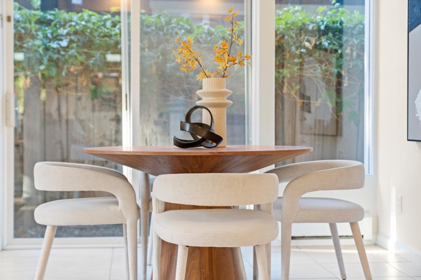 Detail Gallery Image 15 of 60 For 1186 Lyons St, Redwood City,  CA 94061 - 4 Beds | 2/1 Baths