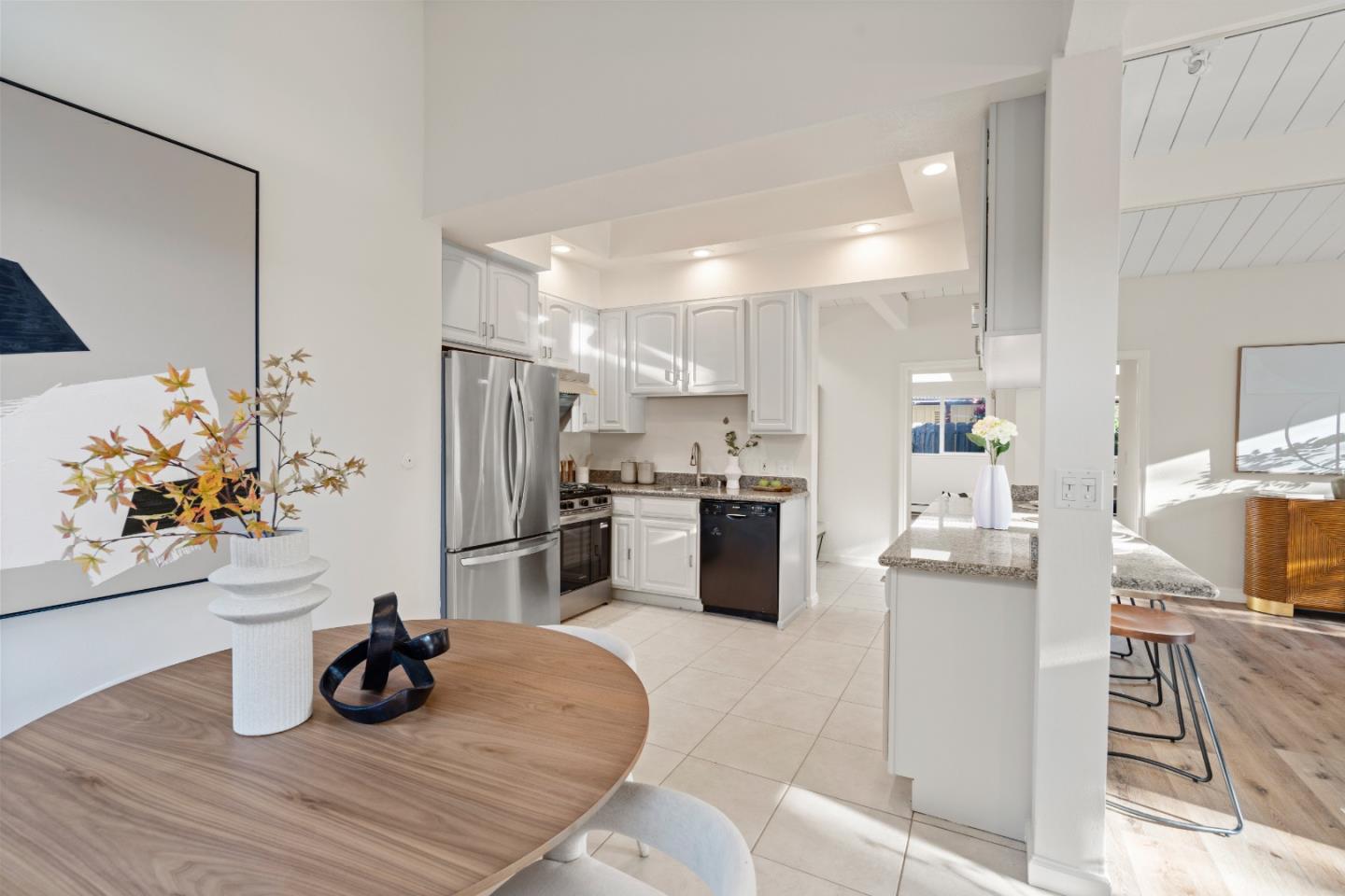 Detail Gallery Image 17 of 60 For 1186 Lyons St, Redwood City,  CA 94061 - 4 Beds | 2/1 Baths