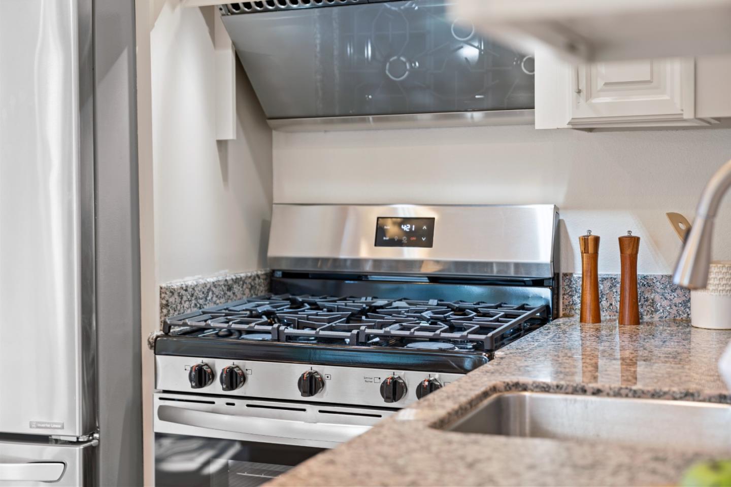 Detail Gallery Image 20 of 60 For 1186 Lyons St, Redwood City,  CA 94061 - 4 Beds | 2/1 Baths