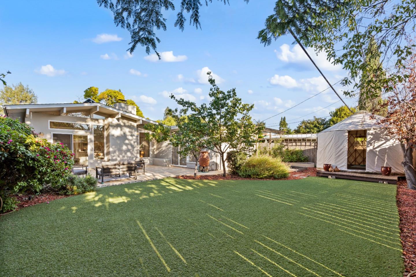 Detail Gallery Image 41 of 60 For 1186 Lyons St, Redwood City,  CA 94061 - 4 Beds | 2/1 Baths