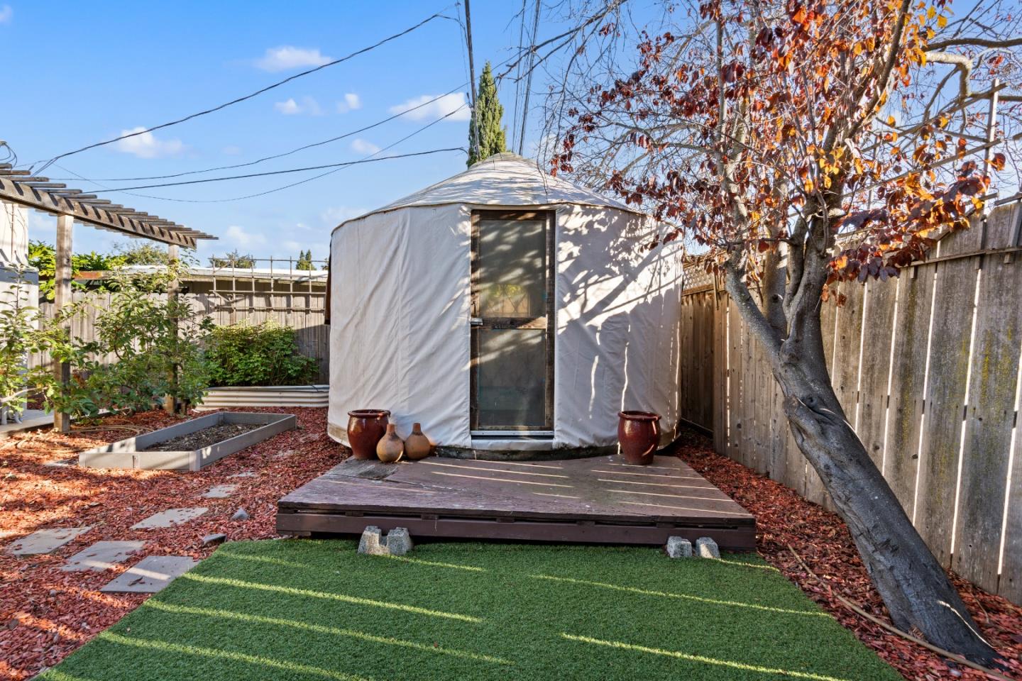 Detail Gallery Image 42 of 60 For 1186 Lyons St, Redwood City,  CA 94061 - 4 Beds | 2/1 Baths