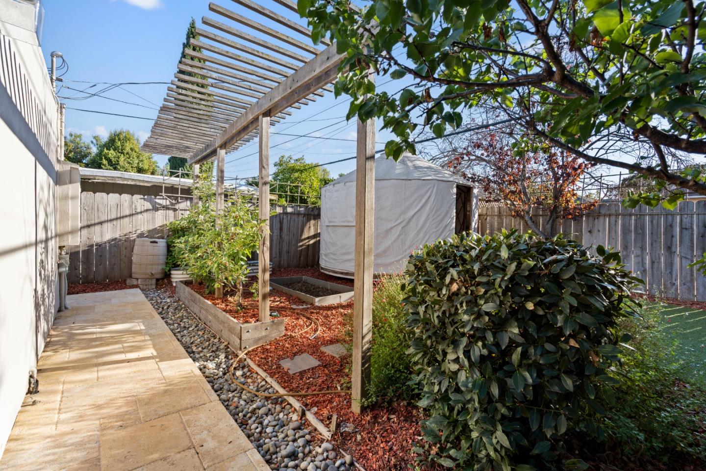 Detail Gallery Image 45 of 60 For 1186 Lyons St, Redwood City,  CA 94061 - 4 Beds | 2/1 Baths