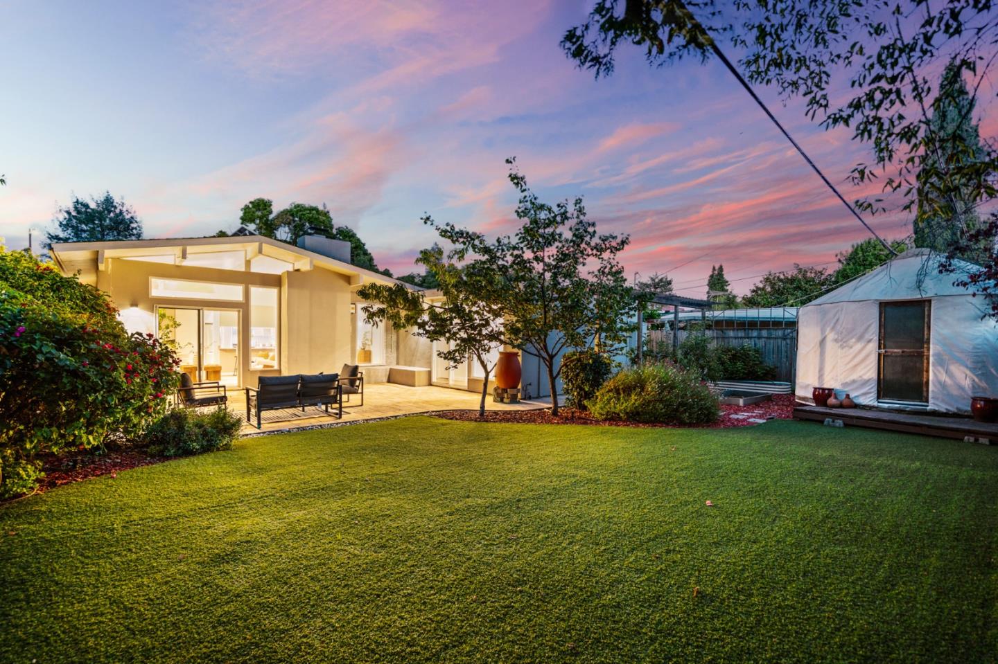 Detail Gallery Image 49 of 60 For 1186 Lyons St, Redwood City,  CA 94061 - 4 Beds | 2/1 Baths