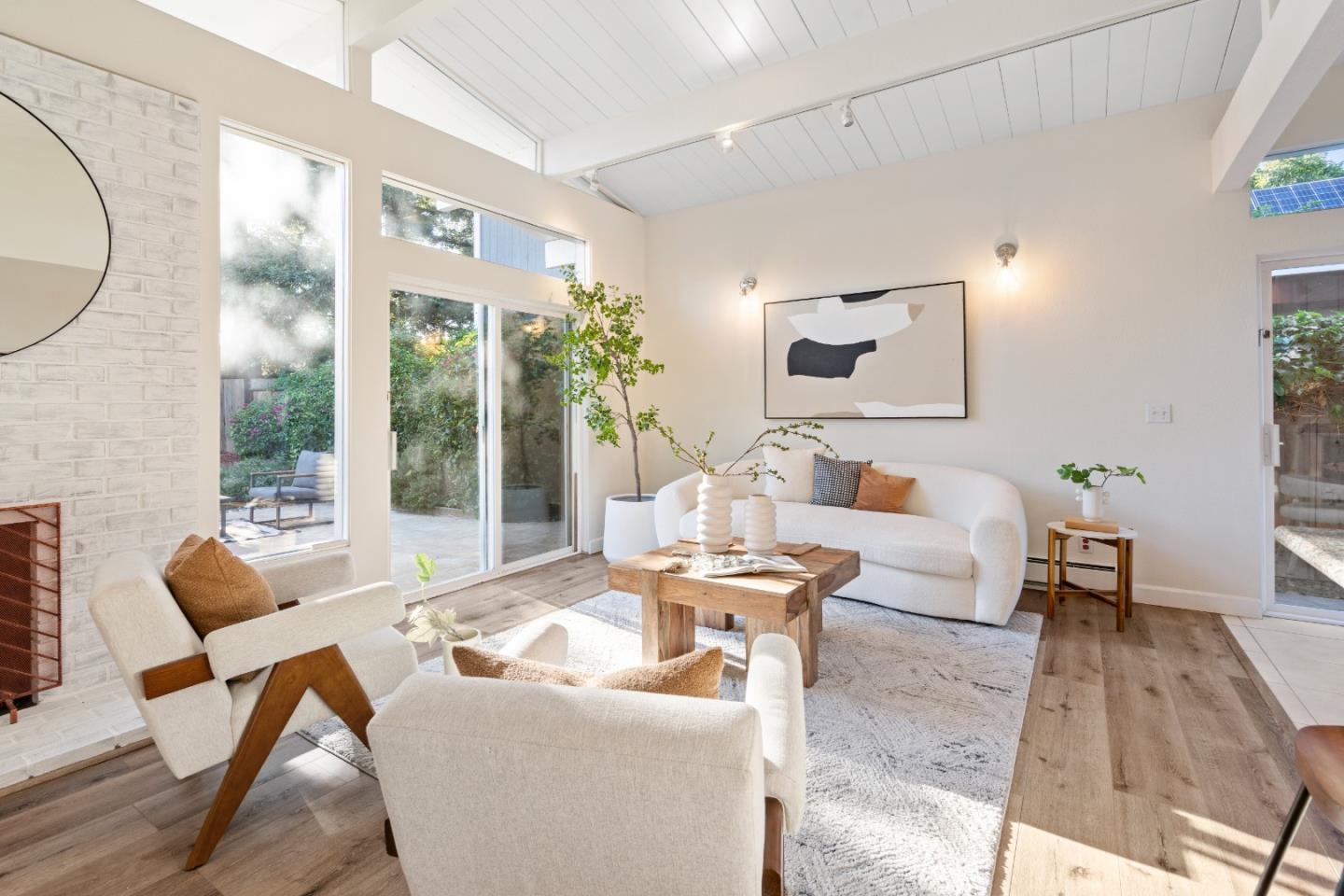 Detail Gallery Image 9 of 60 For 1186 Lyons St, Redwood City,  CA 94061 - 4 Beds | 2/1 Baths