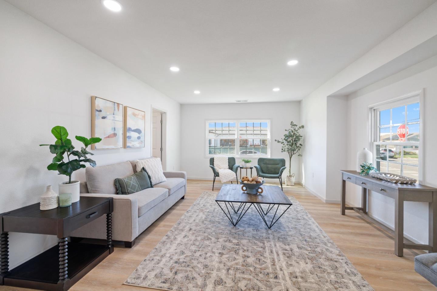 Detail Gallery Image 4 of 28 For 202 Stanford St, Watsonville,  CA 95076 - 3 Beds | 2 Baths