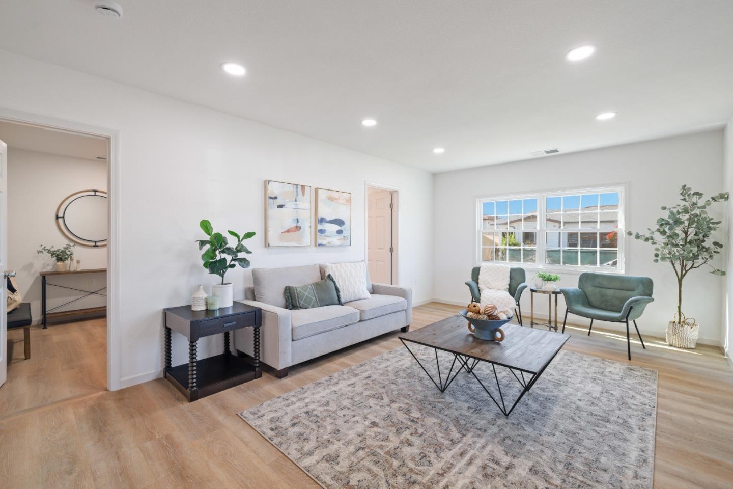 Detail Gallery Image 5 of 28 For 202 Stanford St, Watsonville,  CA 95076 - 3 Beds | 2 Baths