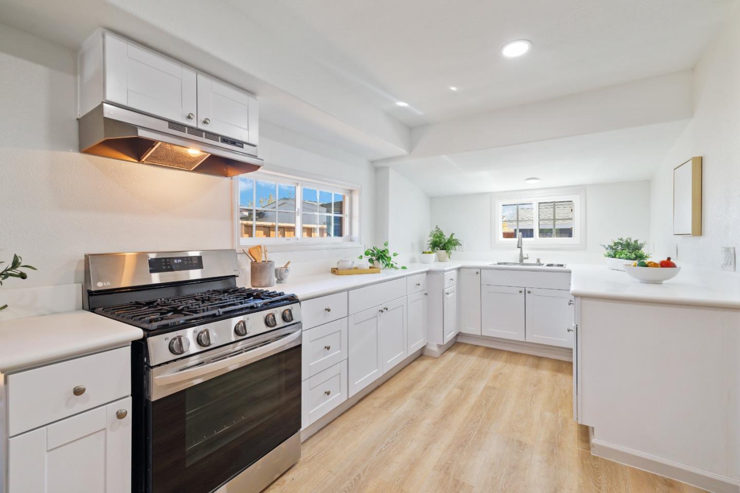 Detail Gallery Image 7 of 28 For 202 Stanford St, Watsonville,  CA 95076 - 3 Beds | 2 Baths