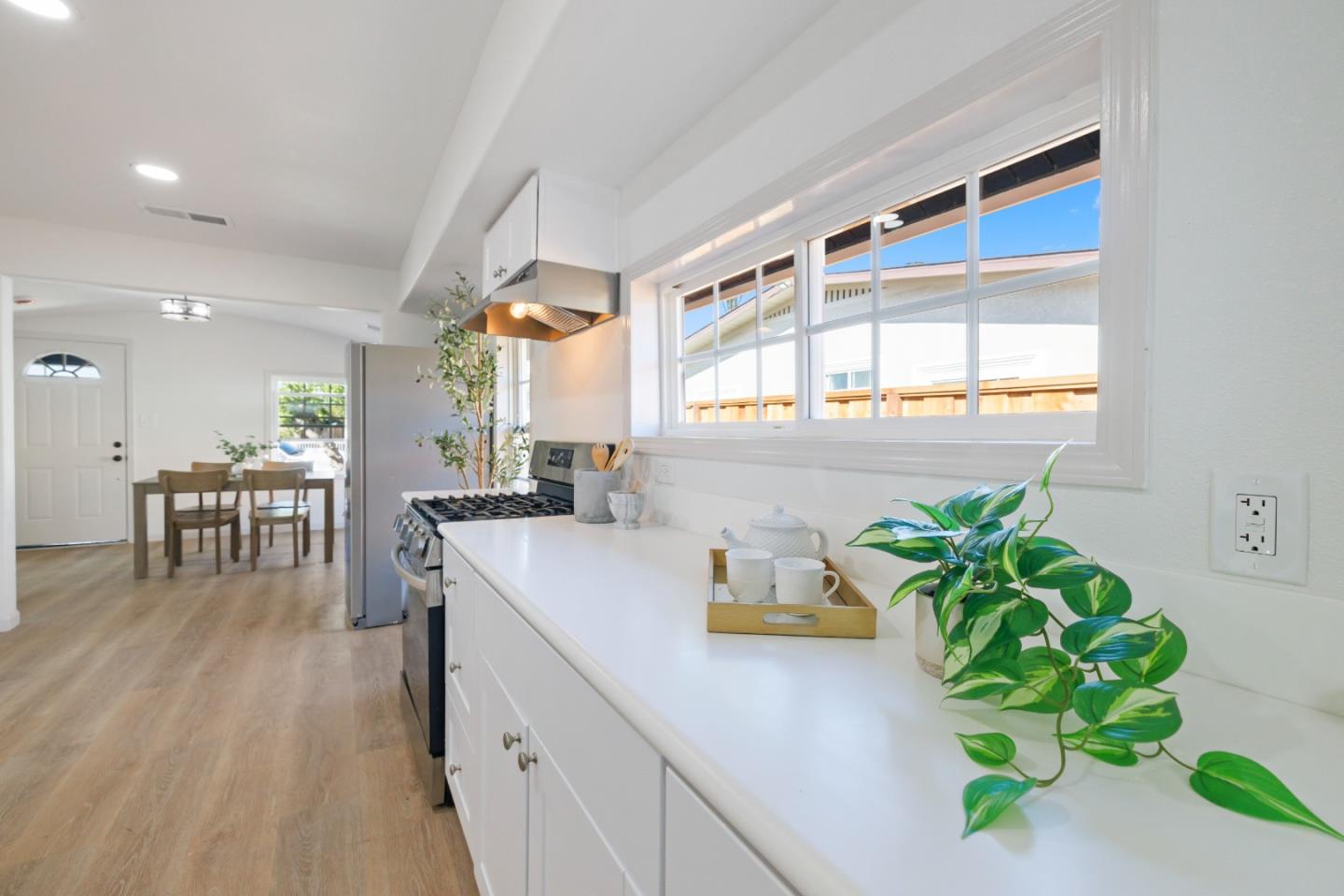 Detail Gallery Image 8 of 28 For 202 Stanford St, Watsonville,  CA 95076 - 3 Beds | 2 Baths