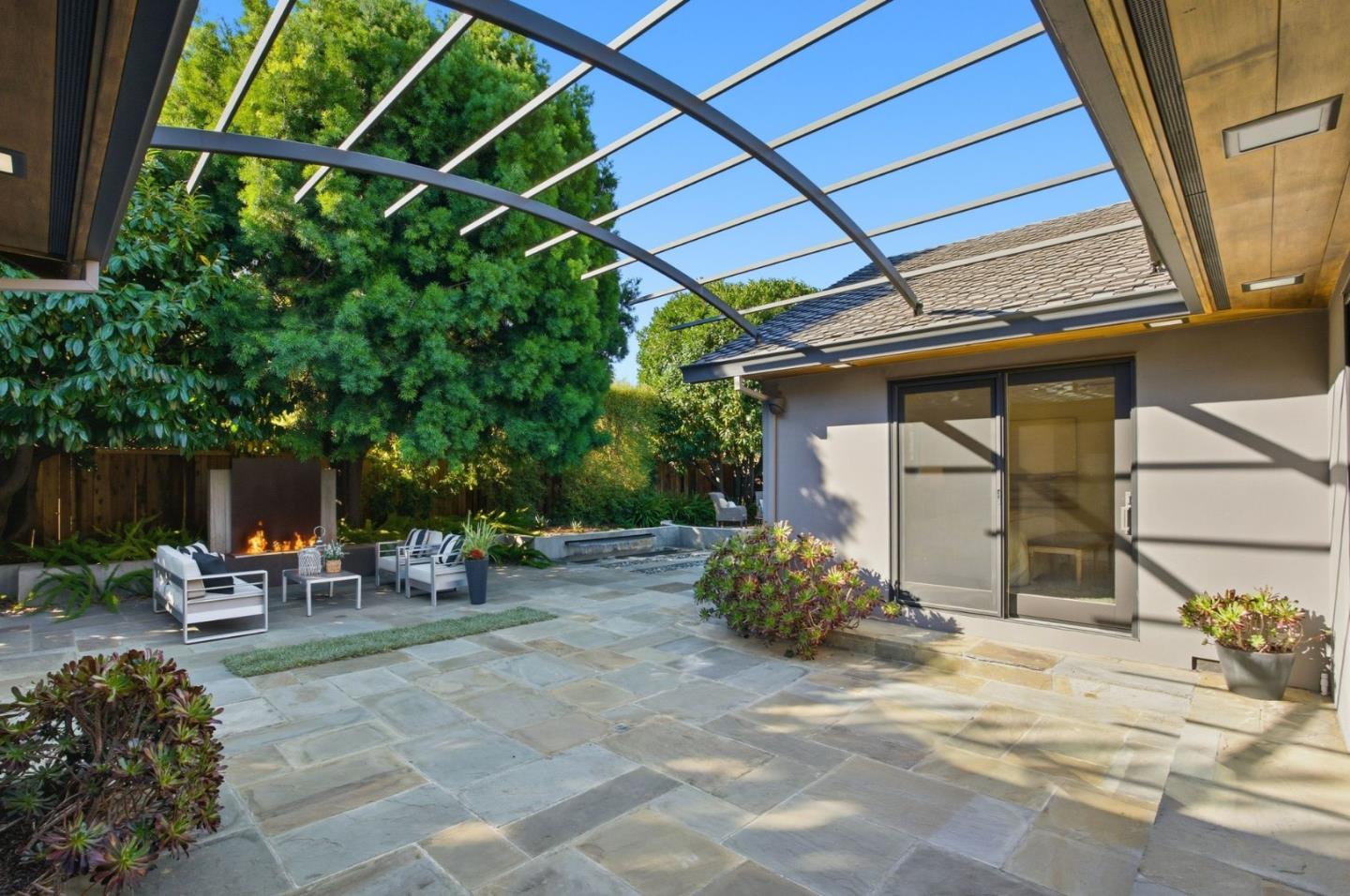 Detail Gallery Image 12 of 37 For 668 Arboleda Dr, Los Altos,  CA 94024 - 4 Beds | 2/1 Baths