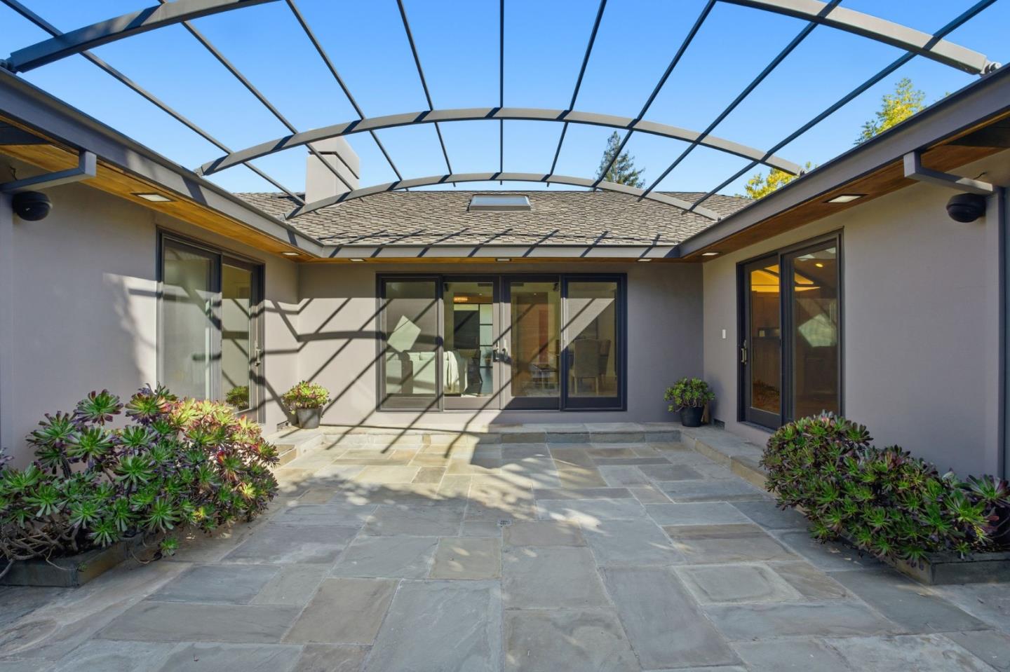 Detail Gallery Image 13 of 37 For 668 Arboleda Dr, Los Altos,  CA 94024 - 4 Beds | 2/1 Baths
