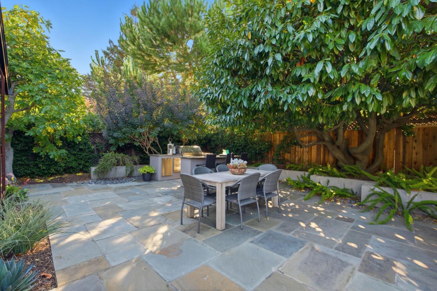 Detail Gallery Image 14 of 37 For 668 Arboleda Dr, Los Altos,  CA 94024 - 4 Beds | 2/1 Baths