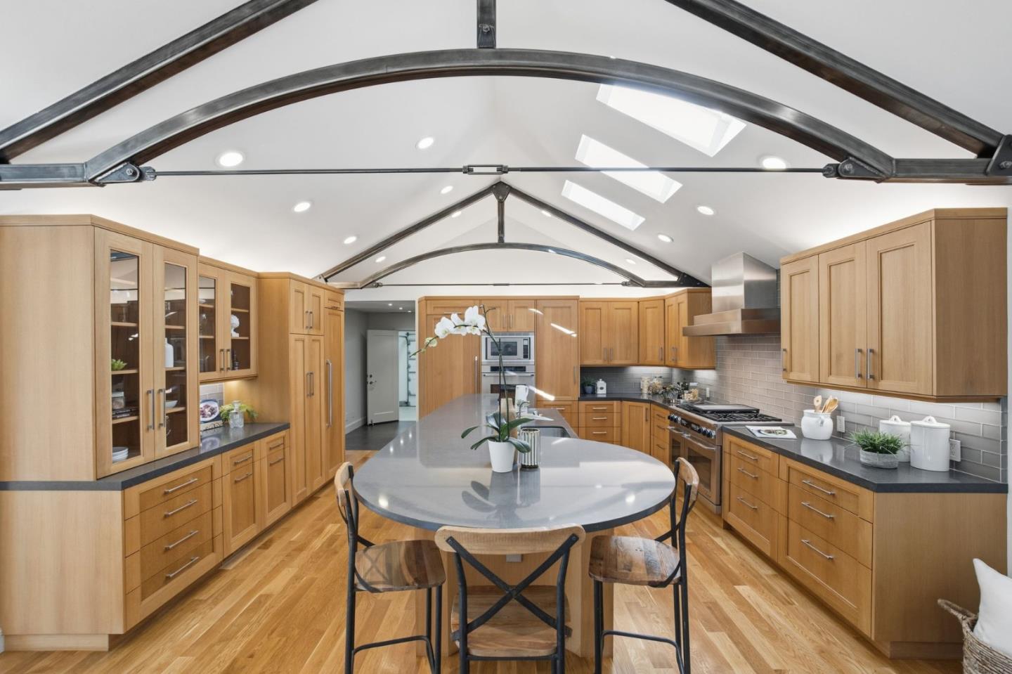 Detail Gallery Image 9 of 37 For 668 Arboleda Dr, Los Altos,  CA 94024 - 4 Beds | 2/1 Baths