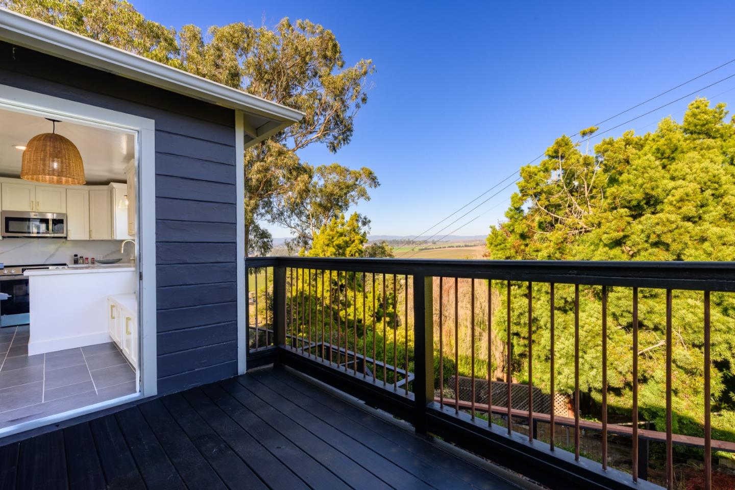 Detail Gallery Image 16 of 80 For 17 Sunset Dr, Watsonville,  CA 95076 - 4 Beds | 4 Baths