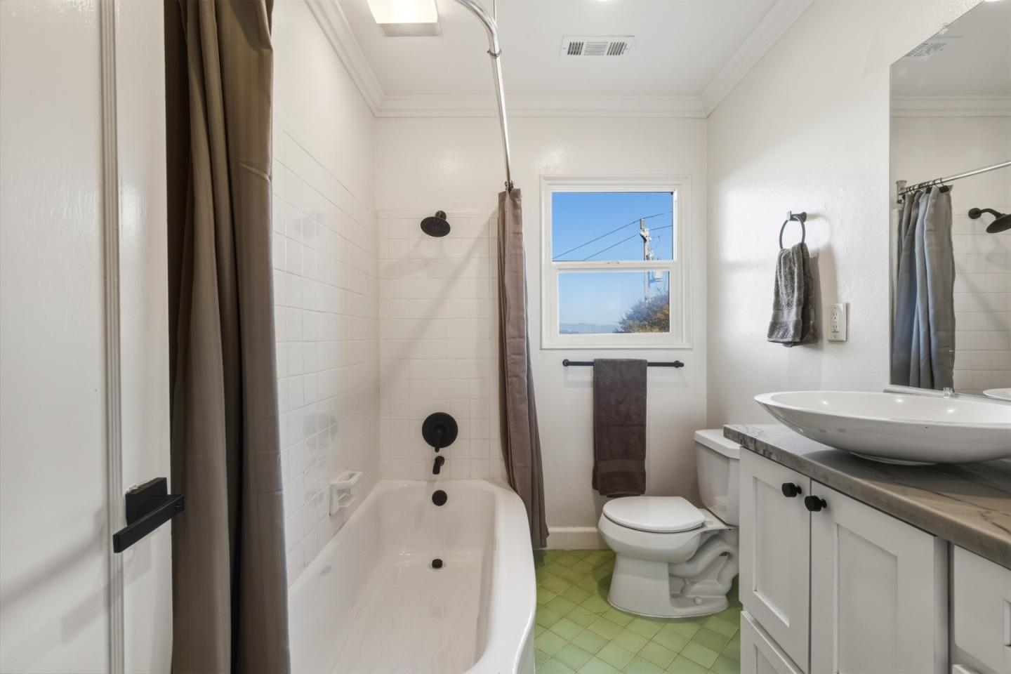 Detail Gallery Image 29 of 80 For 17 Sunset Dr, Watsonville,  CA 95076 - 4 Beds | 4 Baths