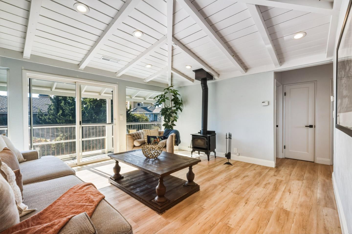 Detail Gallery Image 3 of 80 For 17 Sunset Dr, Watsonville,  CA 95076 - 4 Beds | 4 Baths