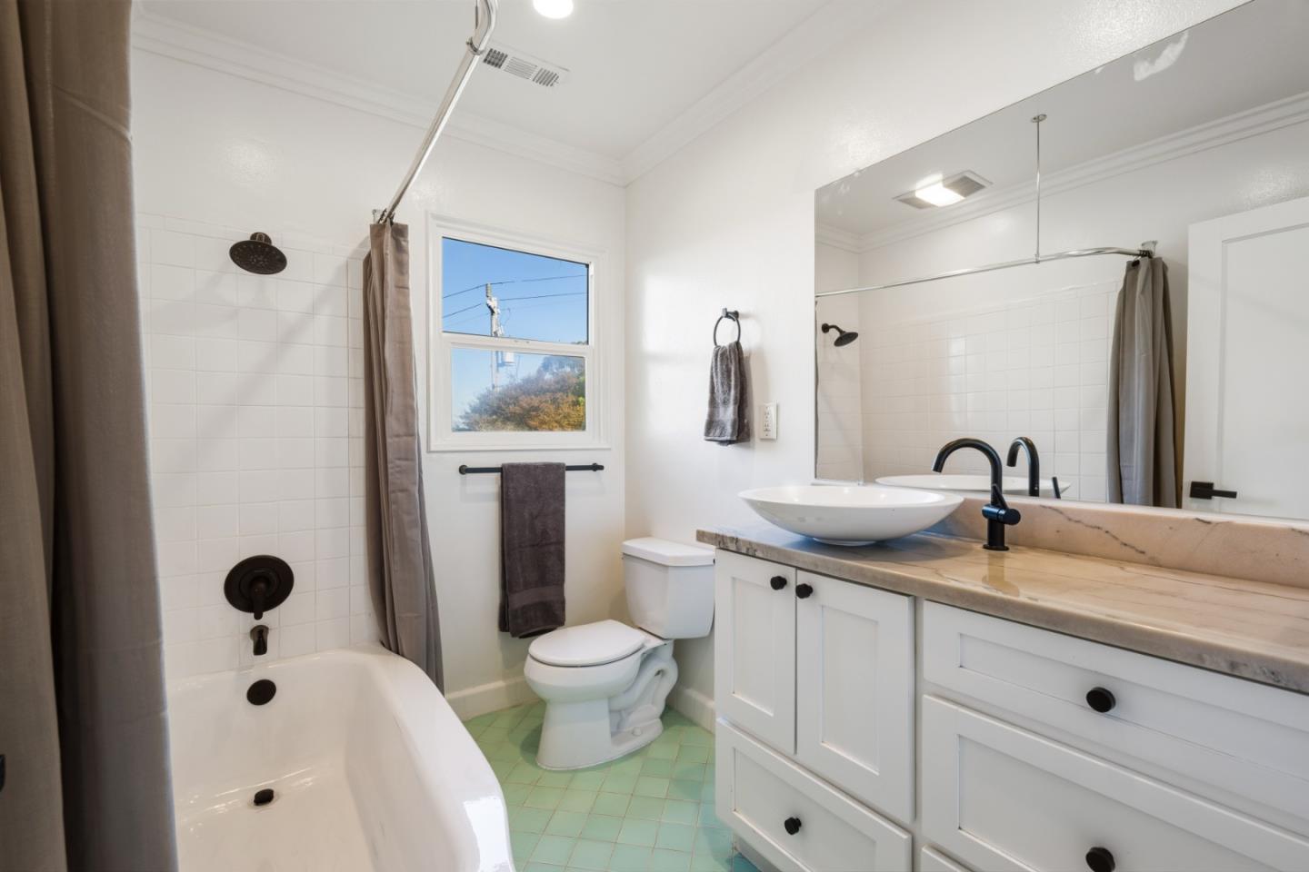 Detail Gallery Image 30 of 80 For 17 Sunset Dr, Watsonville,  CA 95076 - 4 Beds | 4 Baths