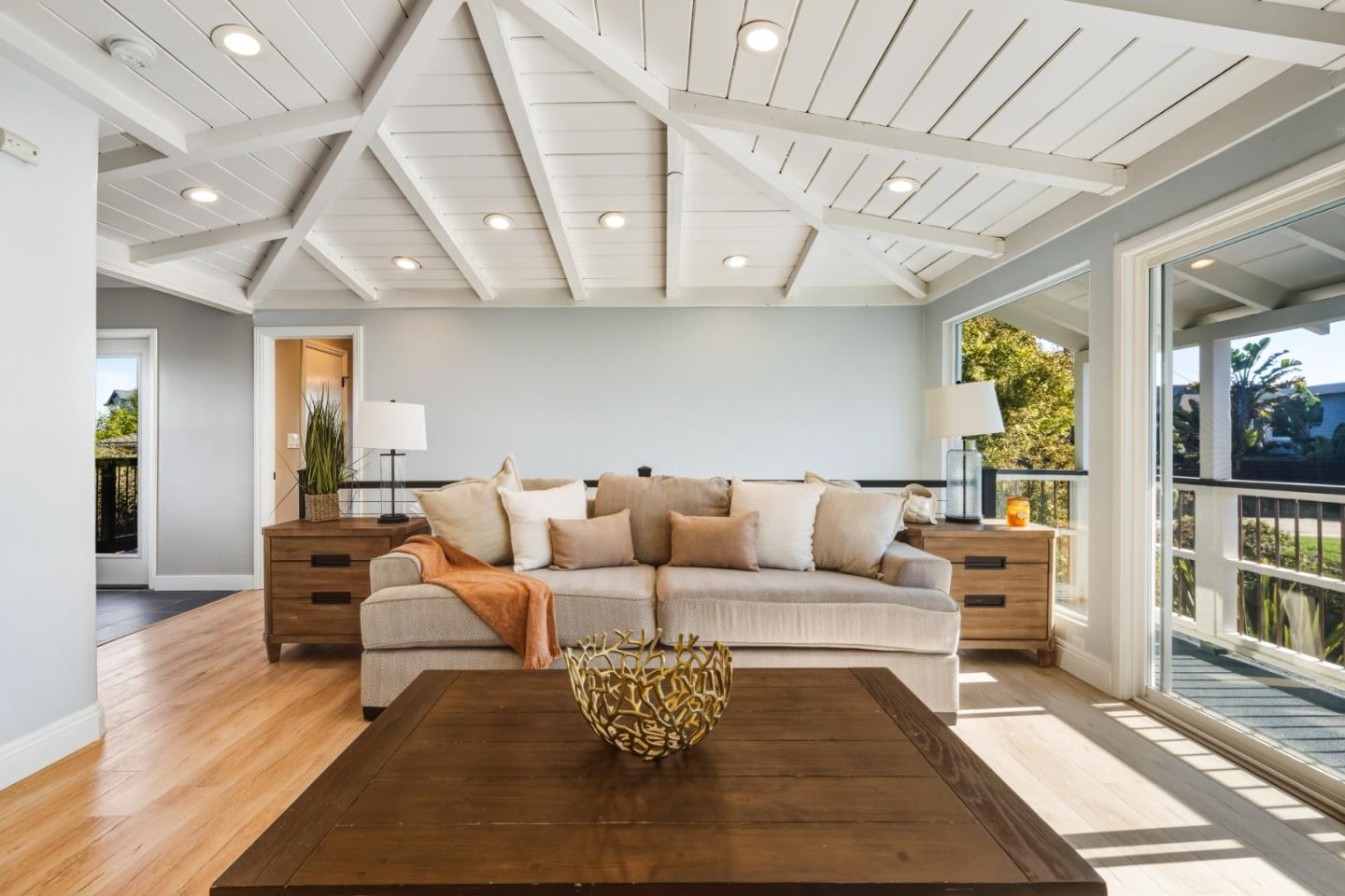 Detail Gallery Image 4 of 80 For 17 Sunset Dr, Watsonville,  CA 95076 - 4 Beds | 4 Baths