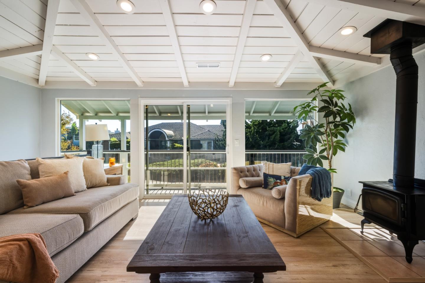 Detail Gallery Image 5 of 80 For 17 Sunset Dr, Watsonville,  CA 95076 - 4 Beds | 4 Baths