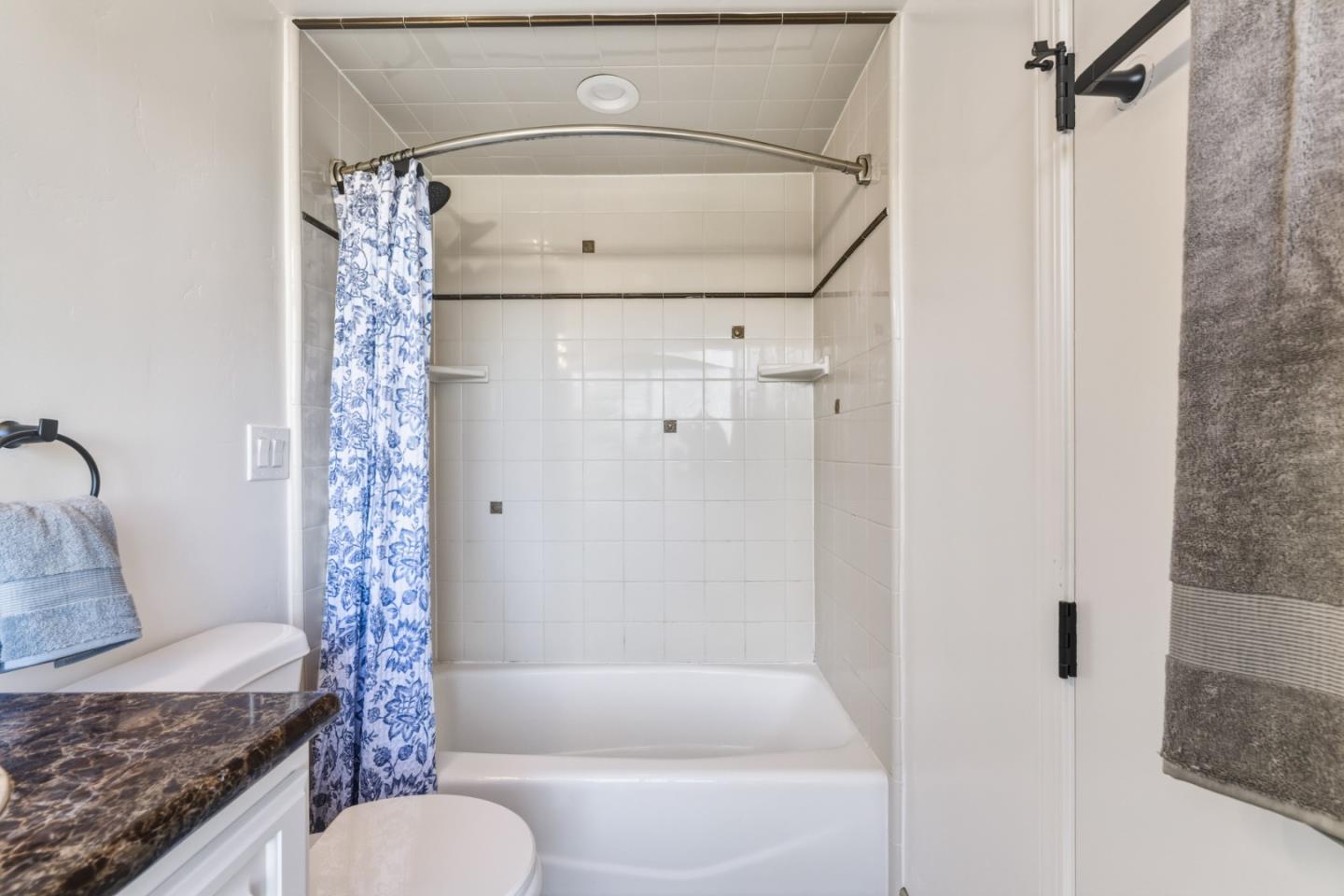 Detail Gallery Image 53 of 80 For 17 Sunset Dr, Watsonville,  CA 95076 - 4 Beds | 4 Baths