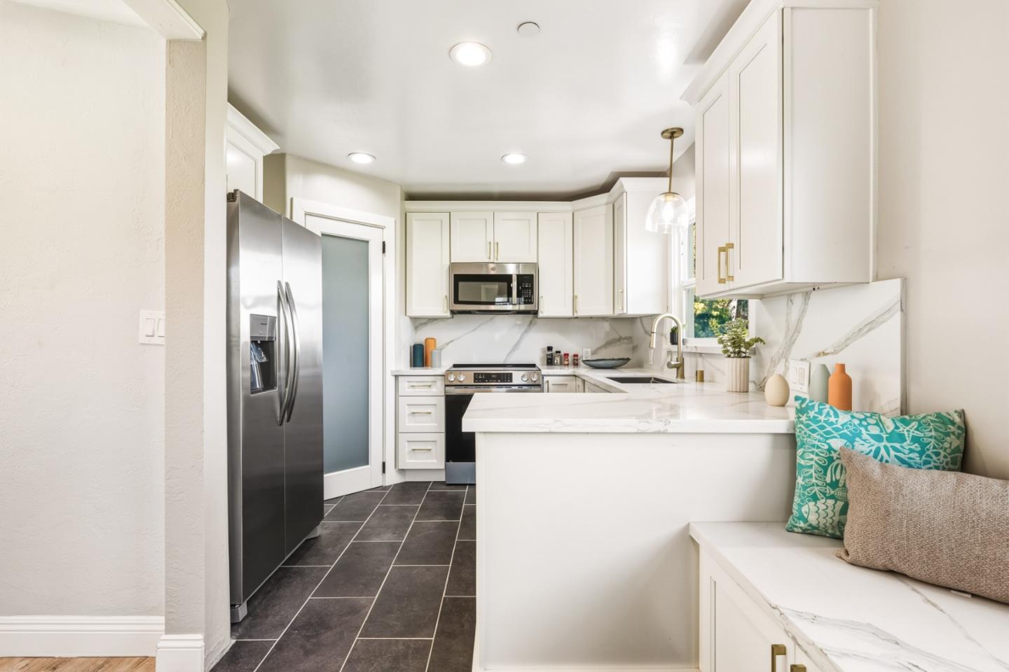 Detail Gallery Image 9 of 80 For 17 Sunset Dr, Watsonville,  CA 95076 - 4 Beds | 4 Baths