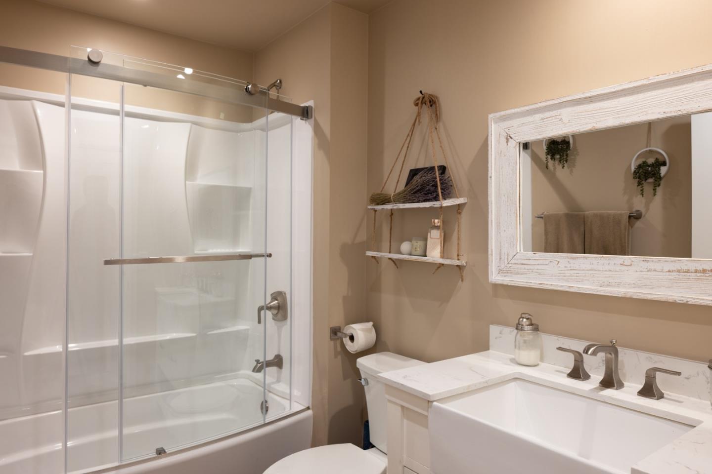 Detail Gallery Image 12 of 18 For 8044 Poplar Ln, Carmel,  CA 93923 - 4 Beds | 4/1 Baths