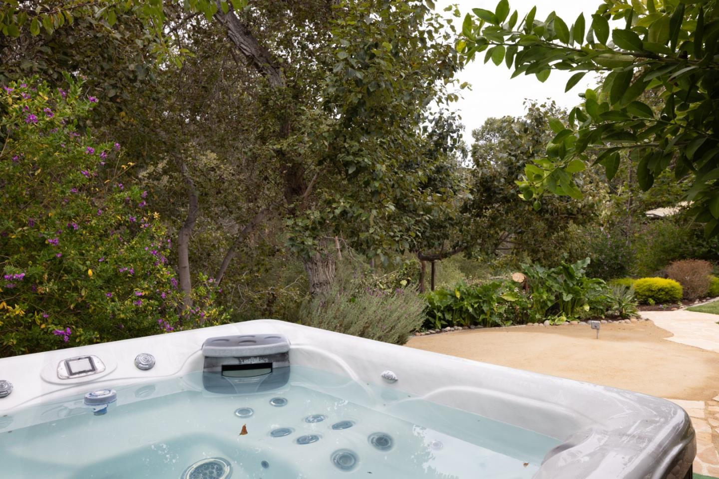 Detail Gallery Image 14 of 18 For 8044 Poplar Ln, Carmel,  CA 93923 - 4 Beds | 4/1 Baths