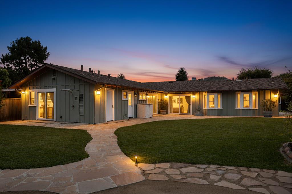 Detail Gallery Image 17 of 18 For 8044 Poplar Ln, Carmel,  CA 93923 - 4 Beds | 4/1 Baths