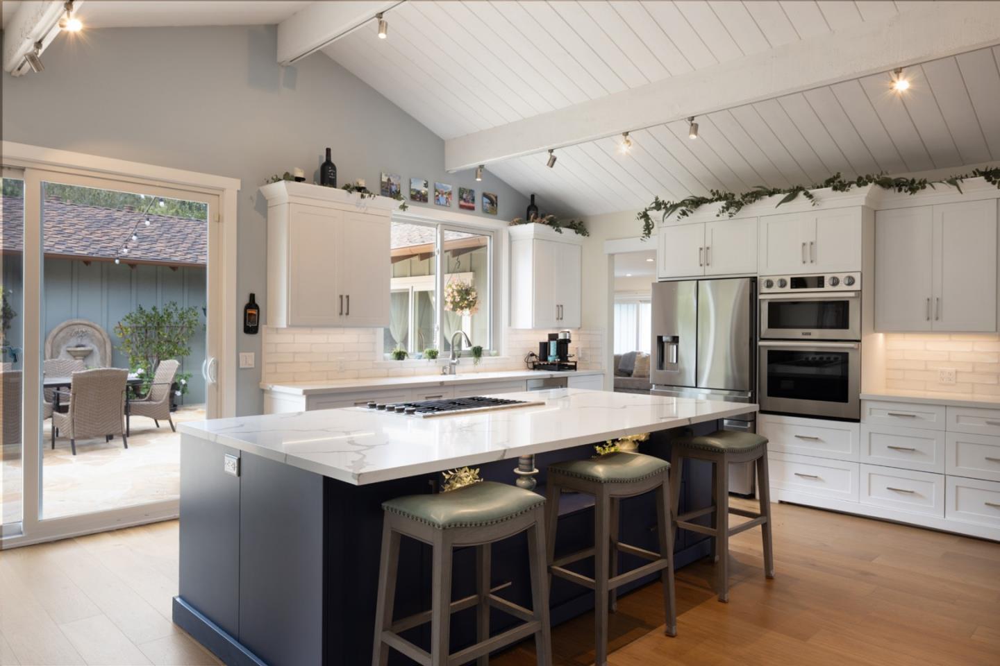 Detail Gallery Image 5 of 18 For 8044 Poplar Ln, Carmel,  CA 93923 - 4 Beds | 4/1 Baths