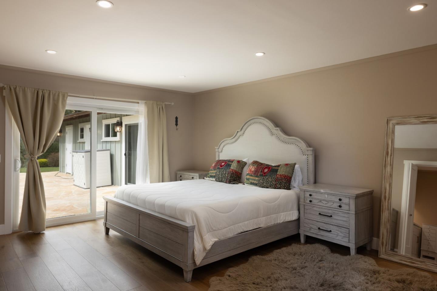 Detail Gallery Image 9 of 18 For 8044 Poplar Ln, Carmel,  CA 93923 - 4 Beds | 4/1 Baths