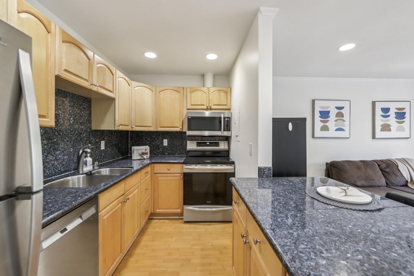 Detail Gallery Image 11 of 28 For 650 Alamo Ct #5,  Mountain View,  CA 94043 - 1 Beds | 1 Baths