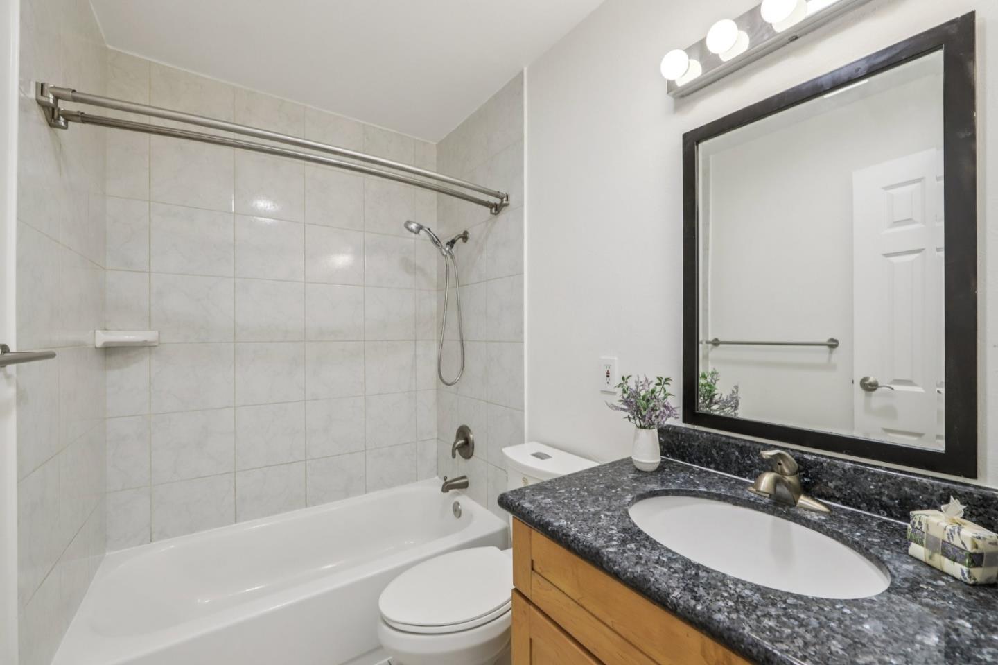 Detail Gallery Image 19 of 28 For 650 Alamo Ct #5,  Mountain View,  CA 94043 - 1 Beds | 1 Baths