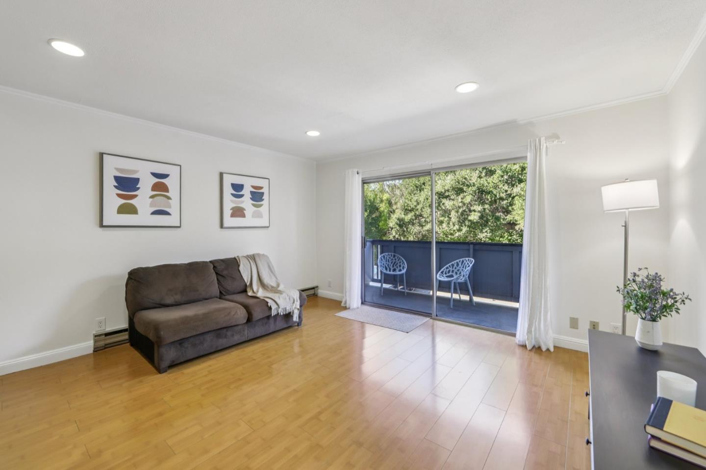 Detail Gallery Image 3 of 28 For 650 Alamo Ct #5,  Mountain View,  CA 94043 - 1 Beds | 1 Baths