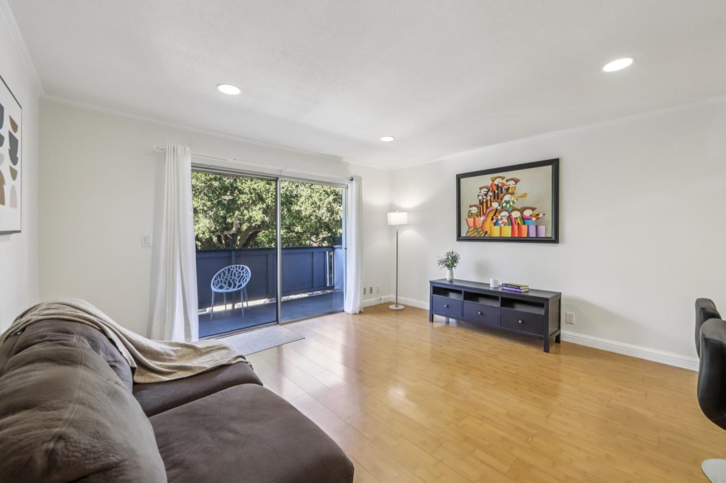 Detail Gallery Image 4 of 28 For 650 Alamo Ct #5,  Mountain View,  CA 94043 - 1 Beds | 1 Baths