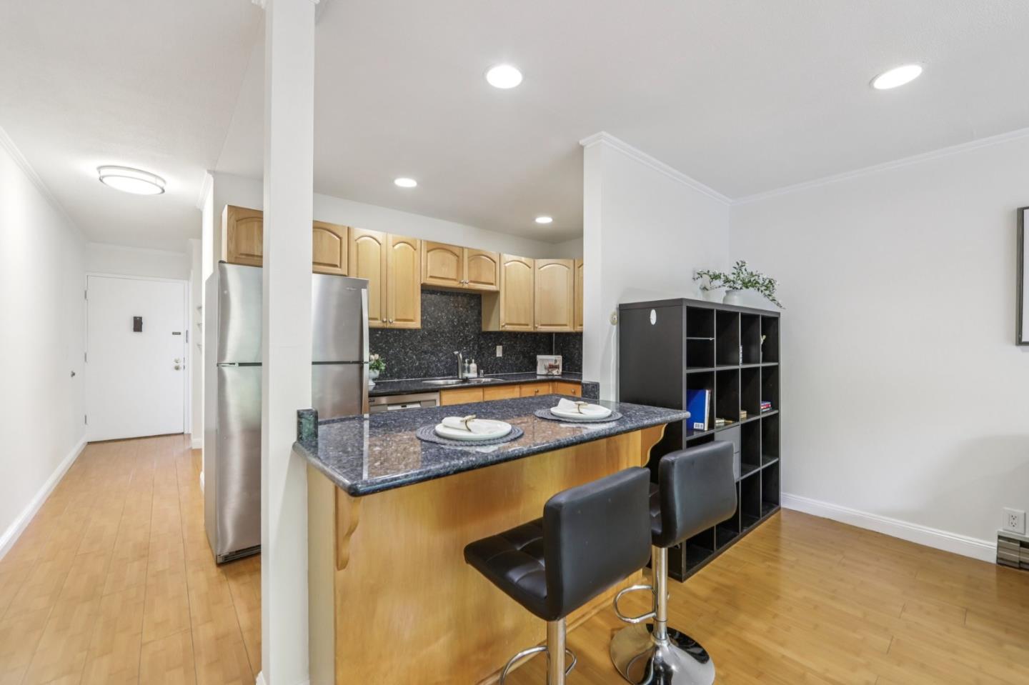 Detail Gallery Image 9 of 28 For 650 Alamo Ct #5,  Mountain View,  CA 94043 - 1 Beds | 1 Baths