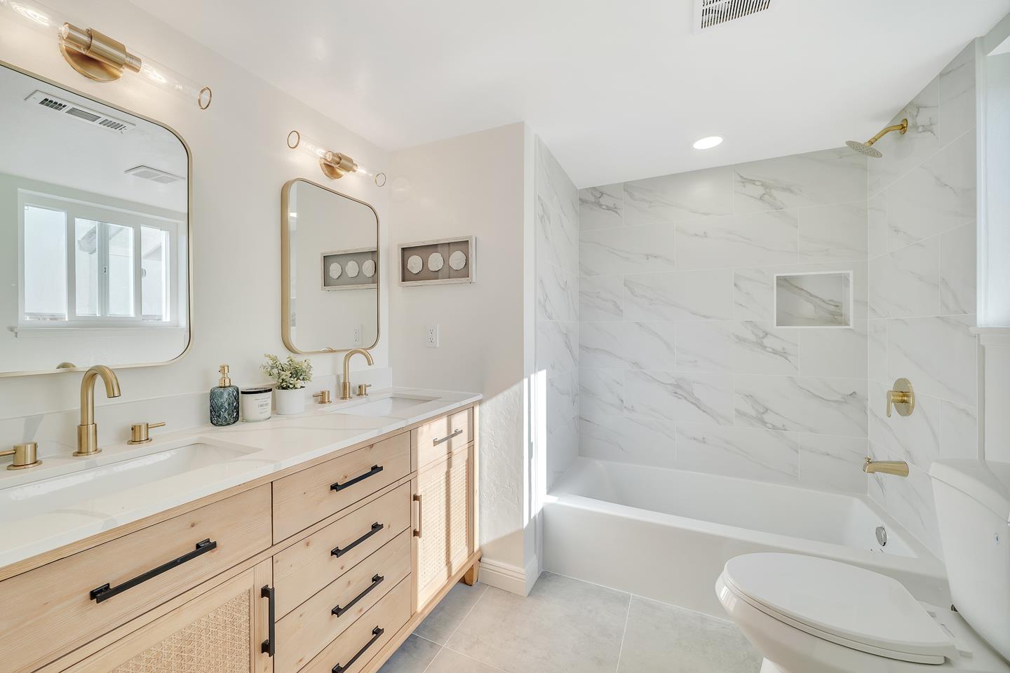 Detail Gallery Image 16 of 35 For 36146 Indian Wells, Newark,  CA 94560 - 5 Beds | 3 Baths