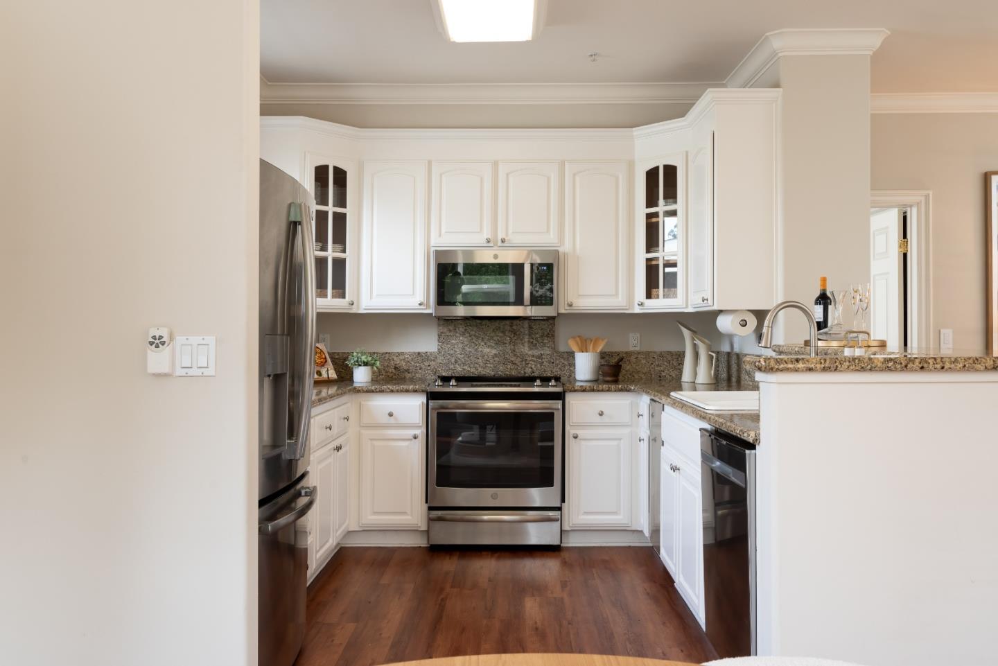 Detail Gallery Image 10 of 40 For 1237 Capuchino Ave #7,  Burlingame,  CA 94010 - 2 Beds | 2 Baths